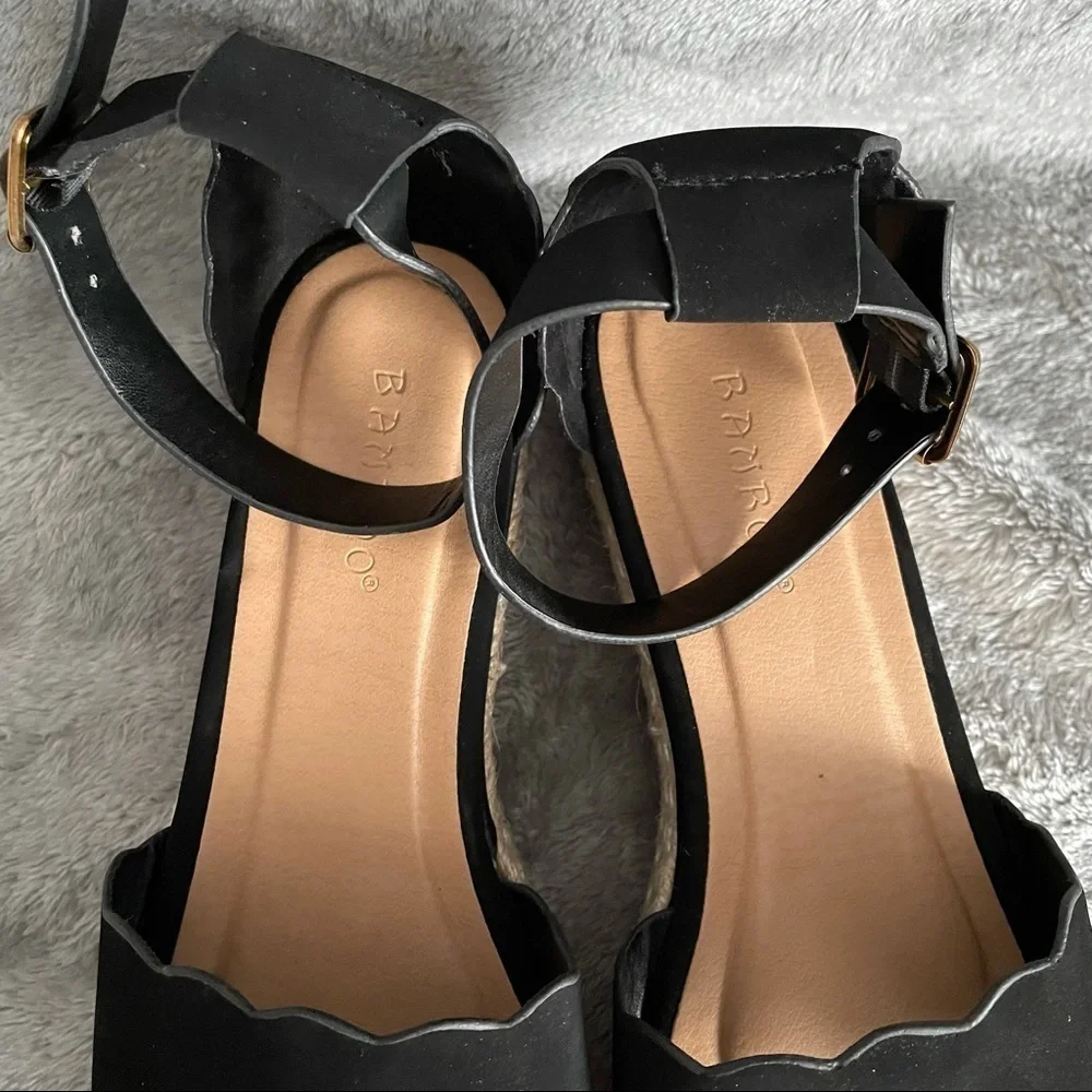 Bamboo Black Scallop Edged Band Platform Espadrille Sandals Size 7.5 Ankle Strap